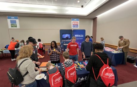 IEEE volunteers oversee STEM activities at The Big Hoopla